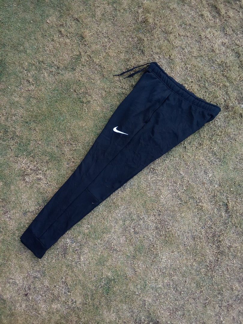Nike Black Jogger Sweatpants (Category: Joggers) located in Pinamungahan. Submitted by soyyysoyyy96 (Listing ID 1461086473, Image 2). Description: NIKE JOGGER MEDIUM 30-31 WAIST 36 INCHES LENGTH 4 INCHES ANKLE WIDTH GOOD AS NEW 10|10 COLOR RATE NO ANY ISSUES 650 ADD SF PINAMUNGAJAN, CEBU LOC..