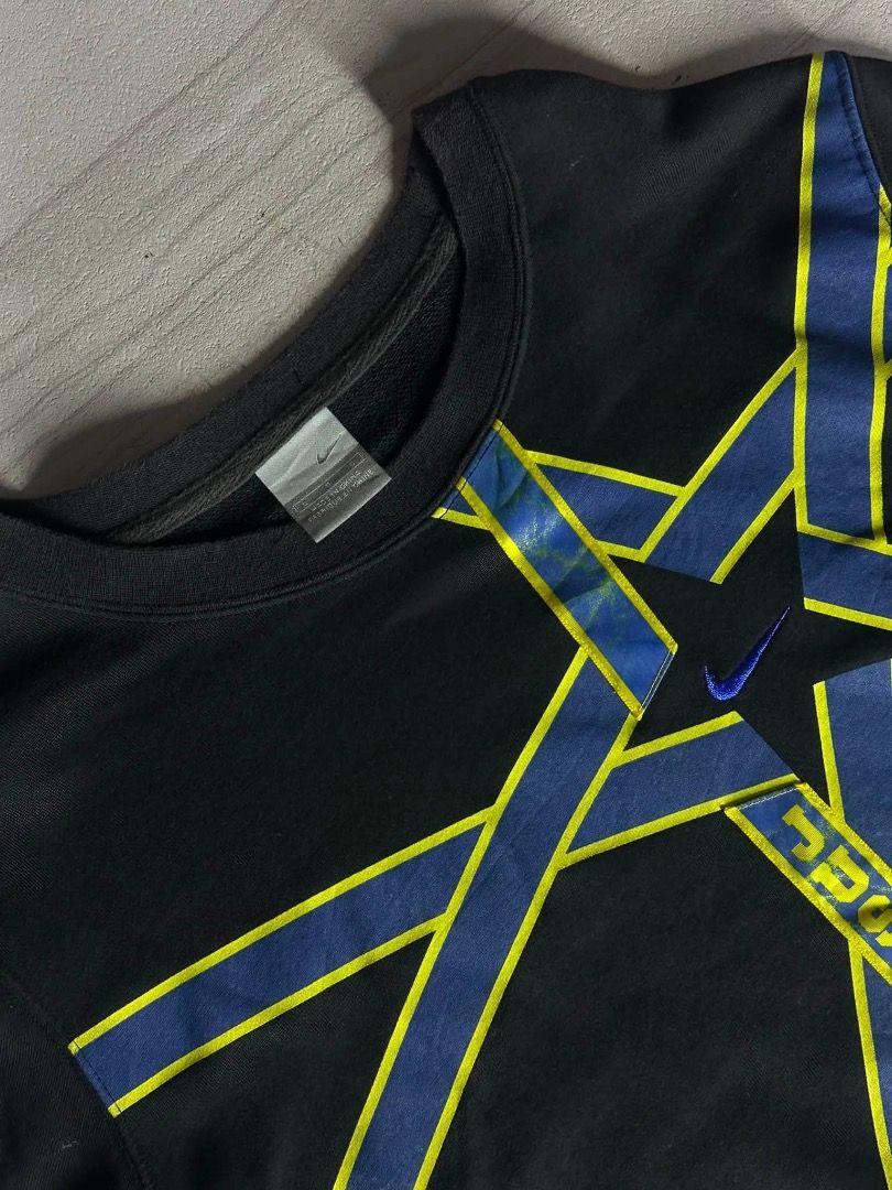 NIKE black sweater (Category: Hoodies) located in Manila. Submitted by nb_thriftshop (Listing ID 1461062227, Image 3). Description: n1ke long sleeve 24 length 19 width small to medium no issue need wash.