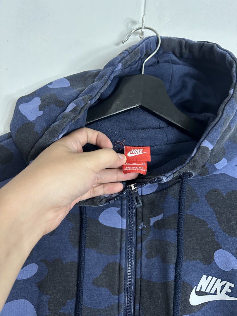 Nike Camouflage hoodie (Category: Coats, Jackets and Outerwear) located in Las Pinas. Submitted by archimedes.joaquin (Listing ID 1461028890, Image 3). Description: Excellent condition - 9.5/10 color rate - sz Large to XL 24 width 29 length - no issue .