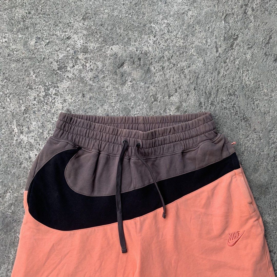 Nike Colorblock Swoosh Shorts (Category: Shorts) located in Polangui. Submitted by b0ssl00ts (Listing ID 1460931262, Image 2). Description: - Stylish Nike shorts in grey and peach colorblock design. - Features a prominent, large swoosh logo. - Comfortable elastic waistband with adjustable drawstring. - Small embroidered Nike logo detail on the leg. - Versatile for both casual lounging and active workouts..