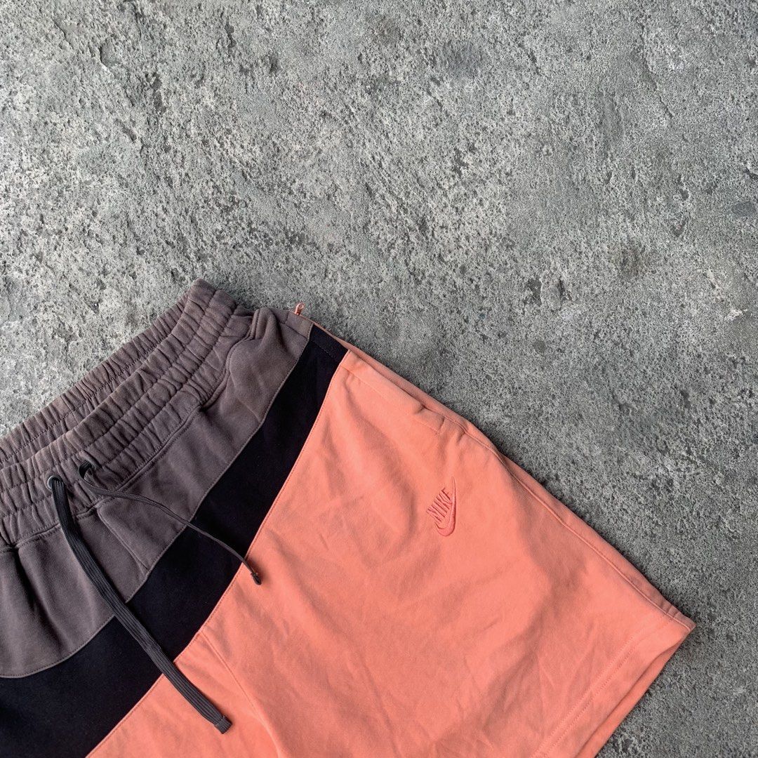 Nike Colorblock Swoosh Shorts (Category: Shorts) located in Polangui. Submitted by b0ssl00ts (Listing ID 1460931262, Image 3). Description: - Stylish Nike shorts in grey and peach colorblock design. - Features a prominent, large swoosh logo. - Comfortable elastic waistband with adjustable drawstring. - Small embroidered Nike logo detail on the leg. - Versatile for both casual lounging and active workouts..