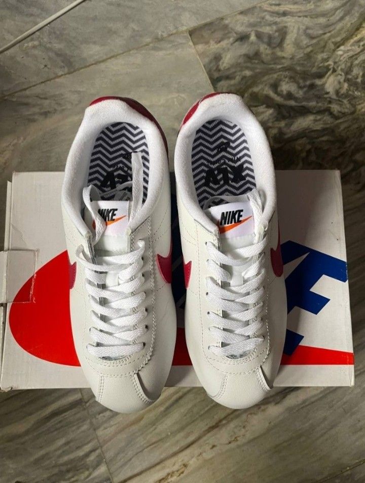Nike Cortez White Red Blue (Category: Sneakers) located in San Felipe. Submitted by denyelli (Listing ID 1460967138, Image 1). Description: - Size: 25cm - OEM - Includes box Mode of Payment: Gcash/Bank Transfer.