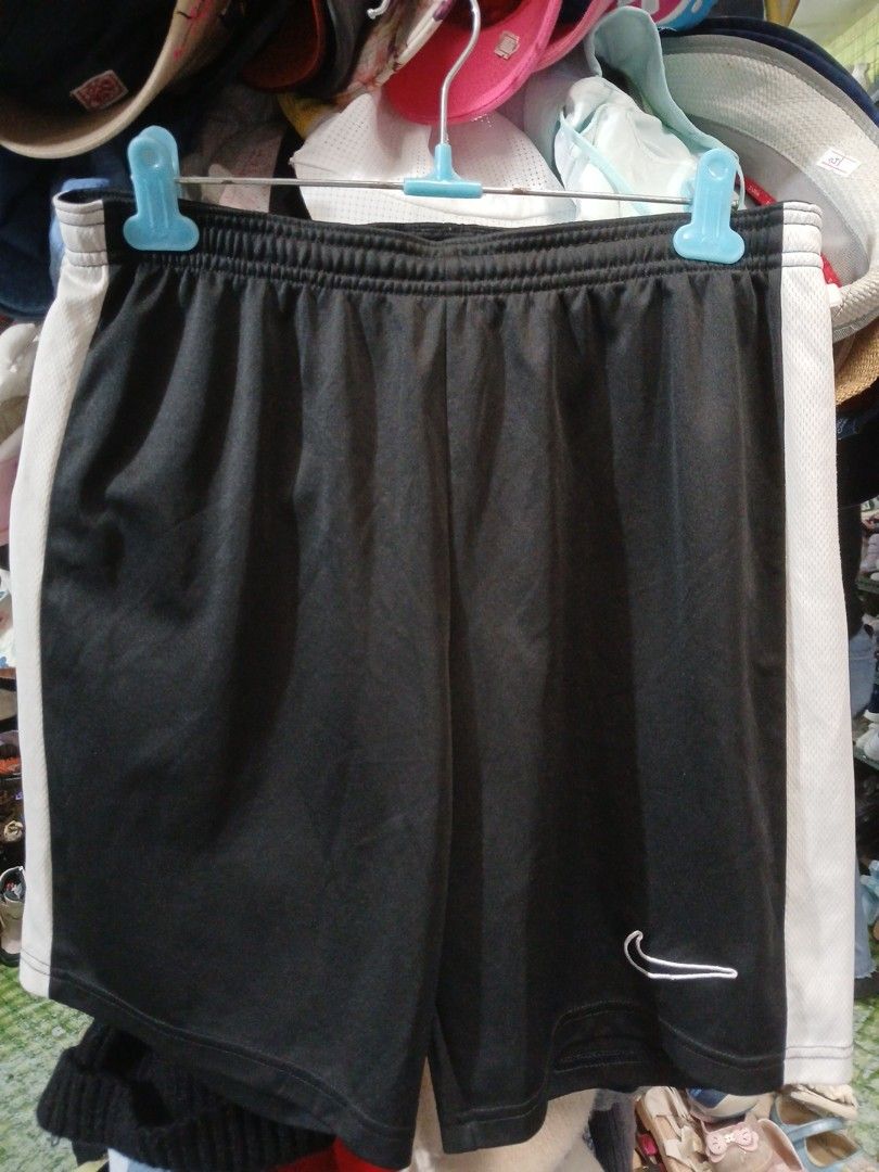 Nike Dri-FIT Shorts (Category: Activewear) located in La Trinidad. Submitted by dashopperist (Listing ID 1460928565, Image 1). Description: - Brand: Nike - Feature: Dri-FIT technology - Fit: Slim fit - Size: Medium (M) - Color: Black - Details: Elastic waistband with drawstring, white side stripe - Ideal for: Running, training - Origin: Made in Vietnam.