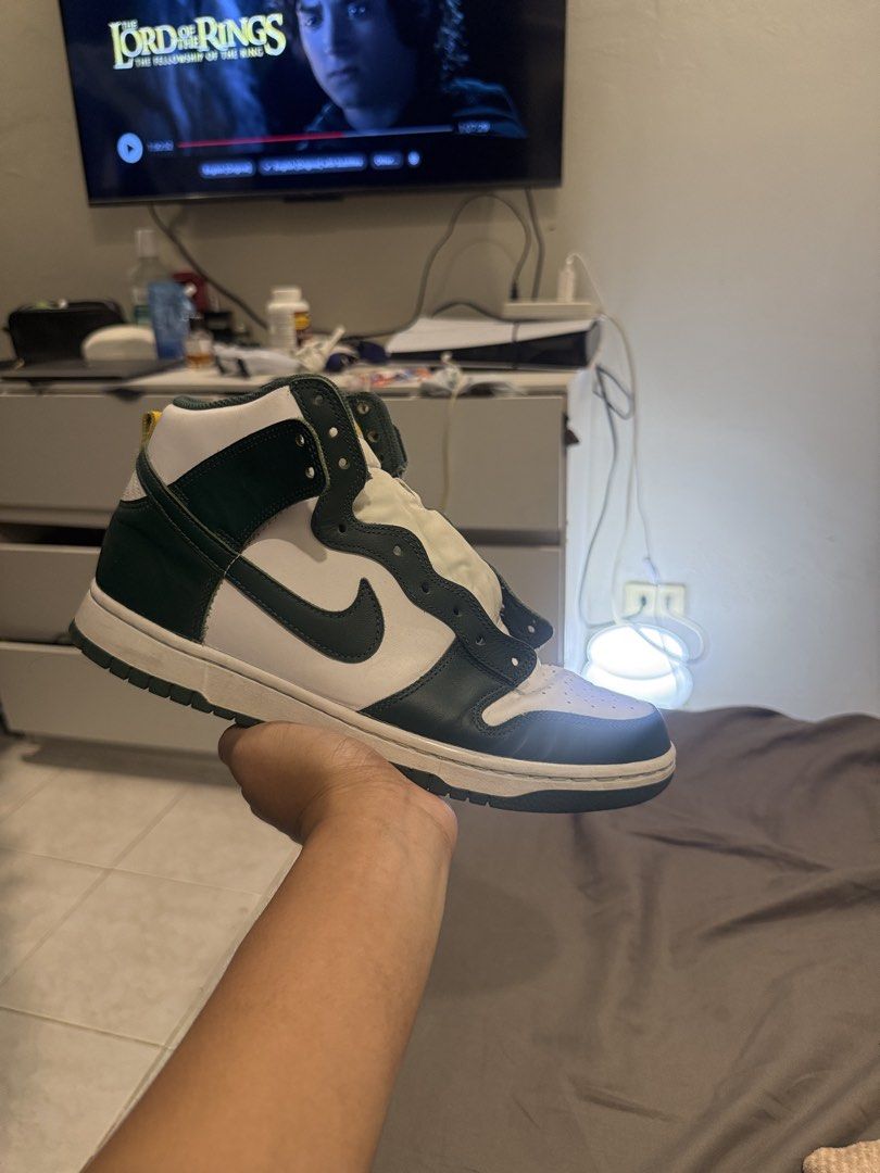 Nike Dunk green (Category: Sneakers) located in Davao. Submitted by aavicente (Listing ID 1461084743, Image 1). Description: .