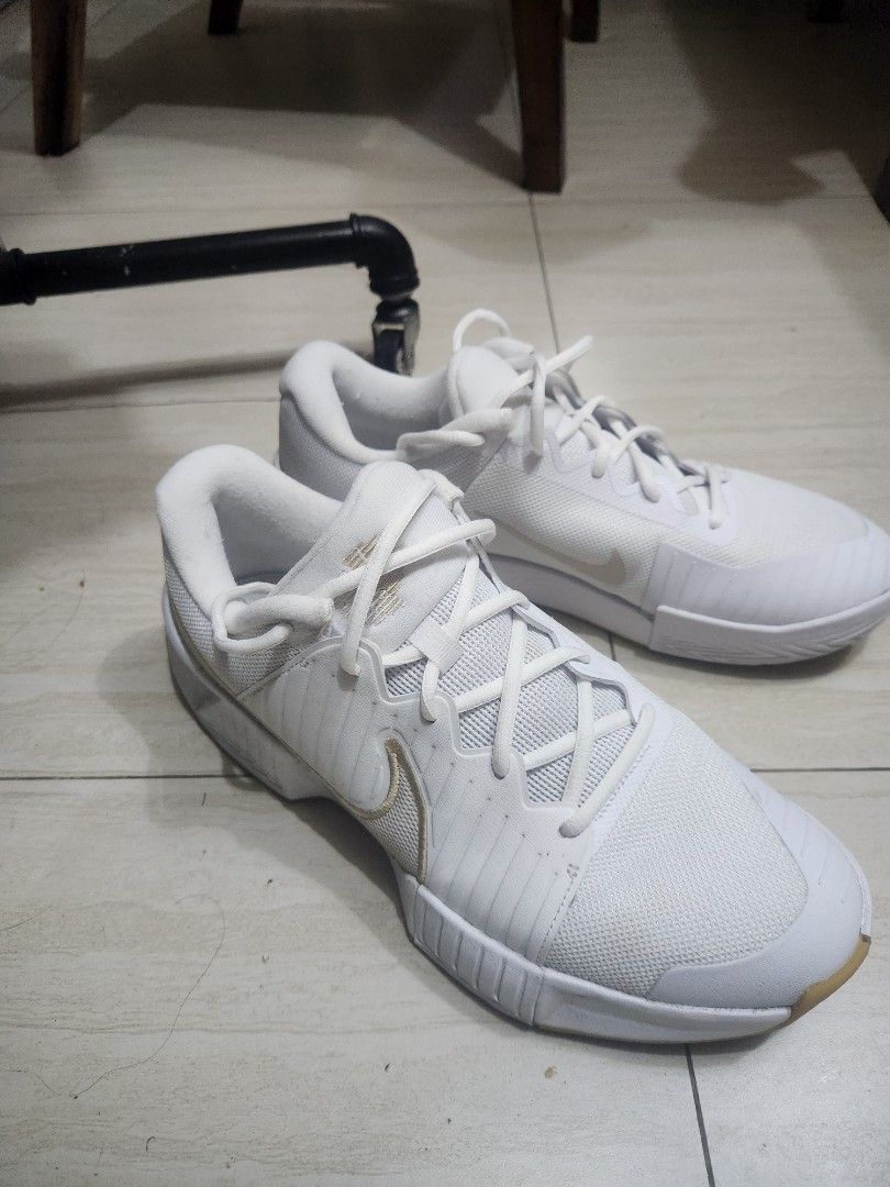 Nike GP Challenge pro white (Category: Sneakers) located in Manila. Submitted by younggem.2a2ae6 (Listing ID 1460935975, Image 2). Description: - White Nike basketball shoes - White laces - Gold accents on the side - Suitable for basketball or casual wear - Clean and ready to use 5 times used only rfs quitting.