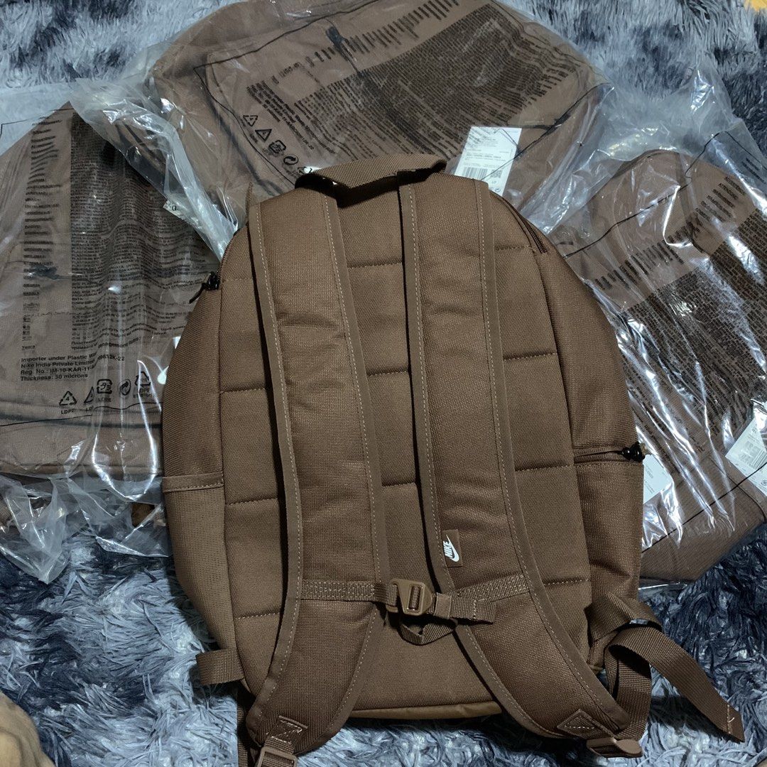 Nike heritage Eugene Backpack (23L) (Category: Backpacks) located in Cavite. Submitted by rexander07 (Listing ID 1460473846, Image 2). Description: Nike heritage Eugene Backpack (23L) Srp - 2,195 Sale - 1,600 Size : 23L * Need 500 DP to process your order * No cancelation of order, once cancel order forfeited na po yung 500 DP. ✔️100% Original ✔️Unli Legit Check 🛵 Lalamove Within Metro Manila (COD ) 🚚 We ship nationwide LBC ( COD and COP ).