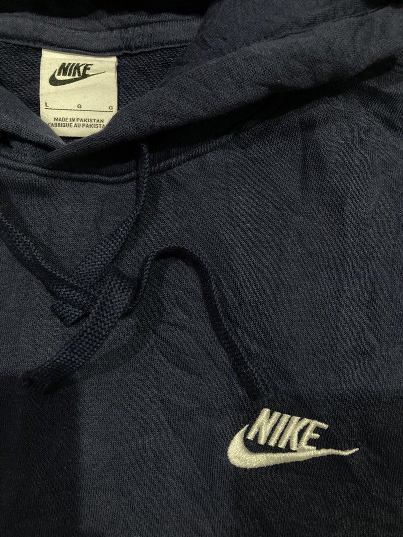 Nike hoodie jacket (free shipping) (Category: Coats, Jackets and Outerwear) located in General Santos City (Dadiangas). Submitted by amorhesthrift (Listing ID 1460944162, Image 2). Description: Size-Large on tag W22.5 L26.5 ISSUE-Pinholes na sa last pic This appears to be a navy blue Nike Sportswear Club Fleece Pullover Hoodie,Embroidered logo.