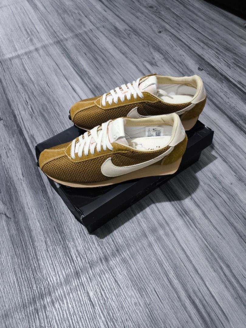 Nike Shoes LD-1000 (Category: Sneakers) located in Caloocan City. Submitted by jaybuenaobra (Listing ID 1461078960, Image 2). Description: - Nike LD-1000 - Vintage brown colorway - Woven texture on upper with suede accents - Cream-colored Nike swoosh and laces - Includes original box - Ideal for casual wear.