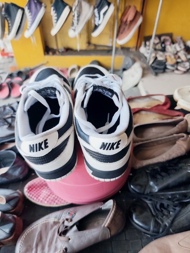 Nike low cut EUR 43 / 9.5 (Category: Sneakers) located in Davao. Submitted by zl_preloved_shop (Listing ID 1461086936, Image 3). Description: .
