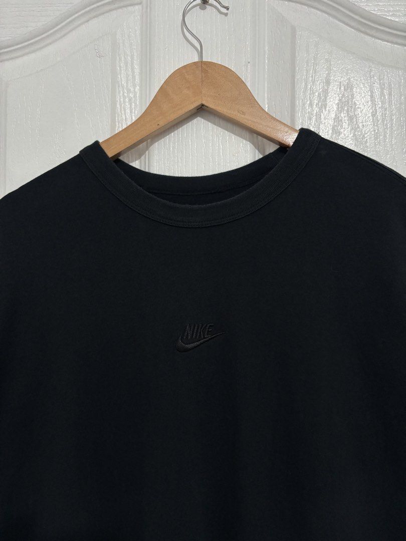 Nike Mid Swoosh (Category: Activewear) located in Angeles City. Submitted by daily_thrift_collection (Listing ID 1461051576, Image 2). Description: Excellent condition 9/10 color rate No issue 21x27.