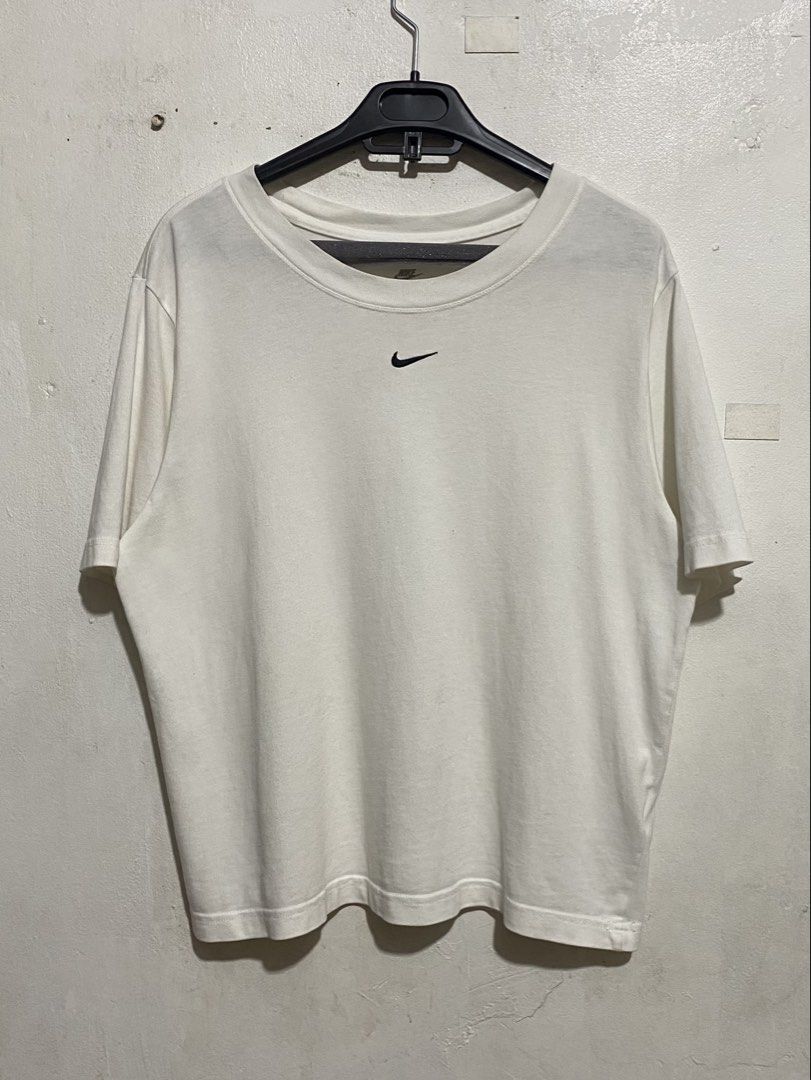 Nike Mid Swoosh Loose Fit Shirt (Category: Shirts) located in Manila. Submitted by brndn.rgld (Listing ID 1461098430, Image 2). Description: NEGO FOR SURE BUYER 20 / 24 EXCELLENT CONDITION NO ISSUE NEED WASH.