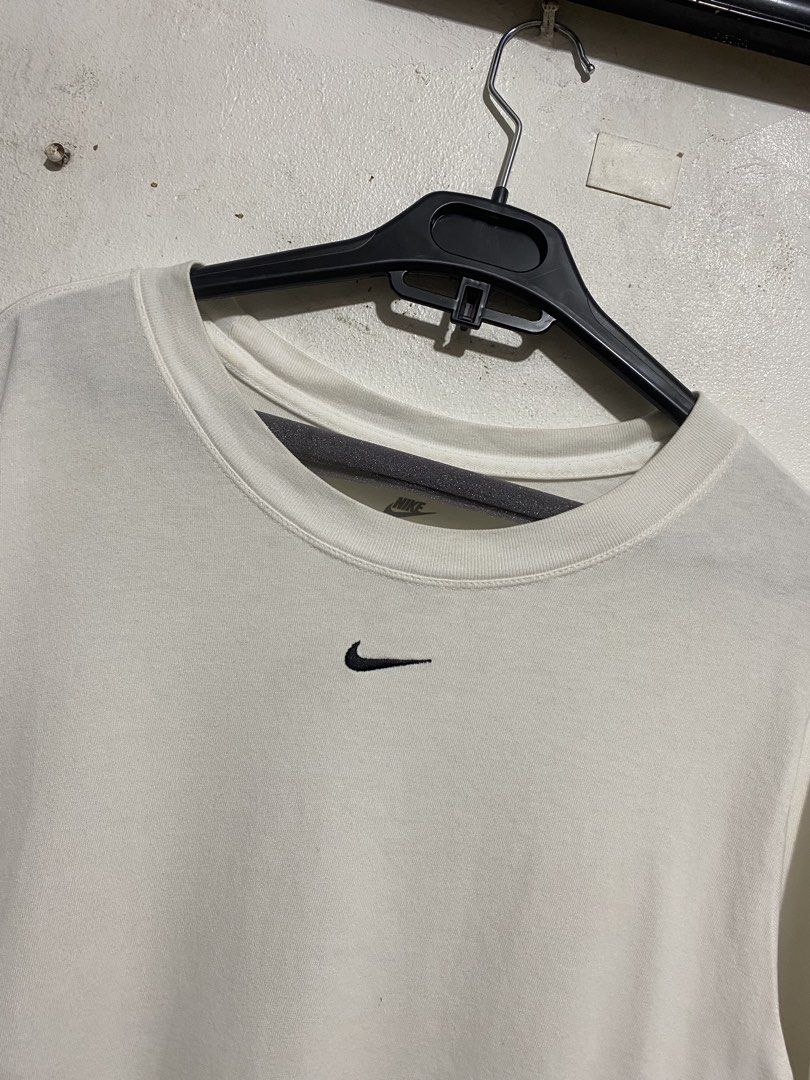 Nike Mid Swoosh Loose Fit Shirt (Category: Shirts) located in Manila. Submitted by brndn.rgld (Listing ID 1461098430, Image 3). Description: NEGO FOR SURE BUYER 20 / 24 EXCELLENT CONDITION NO ISSUE NEED WASH.