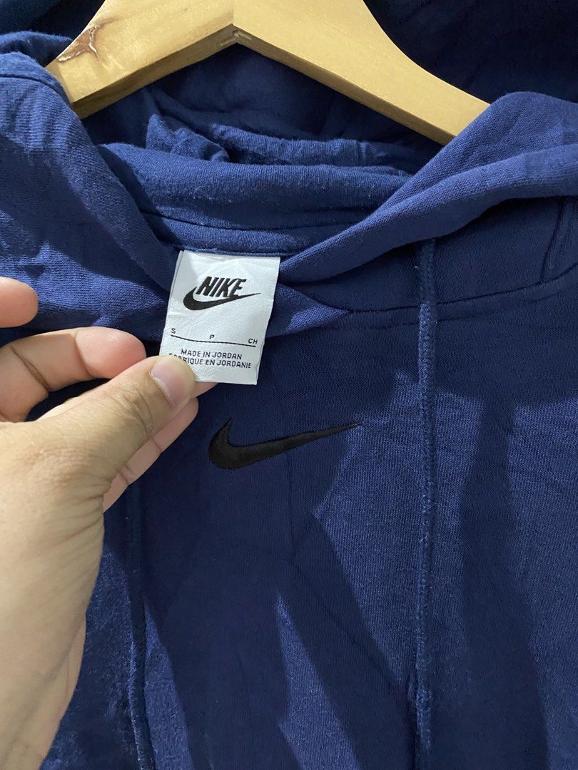 Nike Navy Blue Hoodie Size S (Category: Hoodies) located in Bangued. Submitted by koroysthrifts (Listing ID 1461056406, Image 3). Description: - Nike hoodie - Color: Navy blue -25x25 Boxy - Size: S - Made in: Jordan - Condition: Comfy, but has a dark purple stain on the sleeve. Please check the last photo for details..