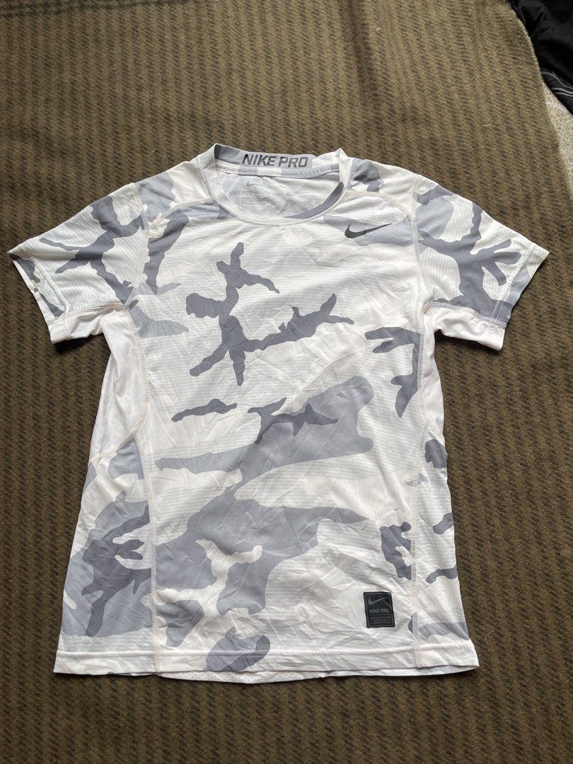 Nike Pro Hypercool Camo T-shirt (Category: Tshirts & Polo Shirts ) located in Siniloan. Submitted by rethr1ft (Listing ID 1461024403, Image 1). Description: - 23x16 dimes - Nike Pro Hypercool T-Shirt - White and Grey Camo Print - Short Sleeves, Crew Neck - Breathable Fabric for Workouts - Size: Medium (M) - Perfect for Training or Casual Wear.