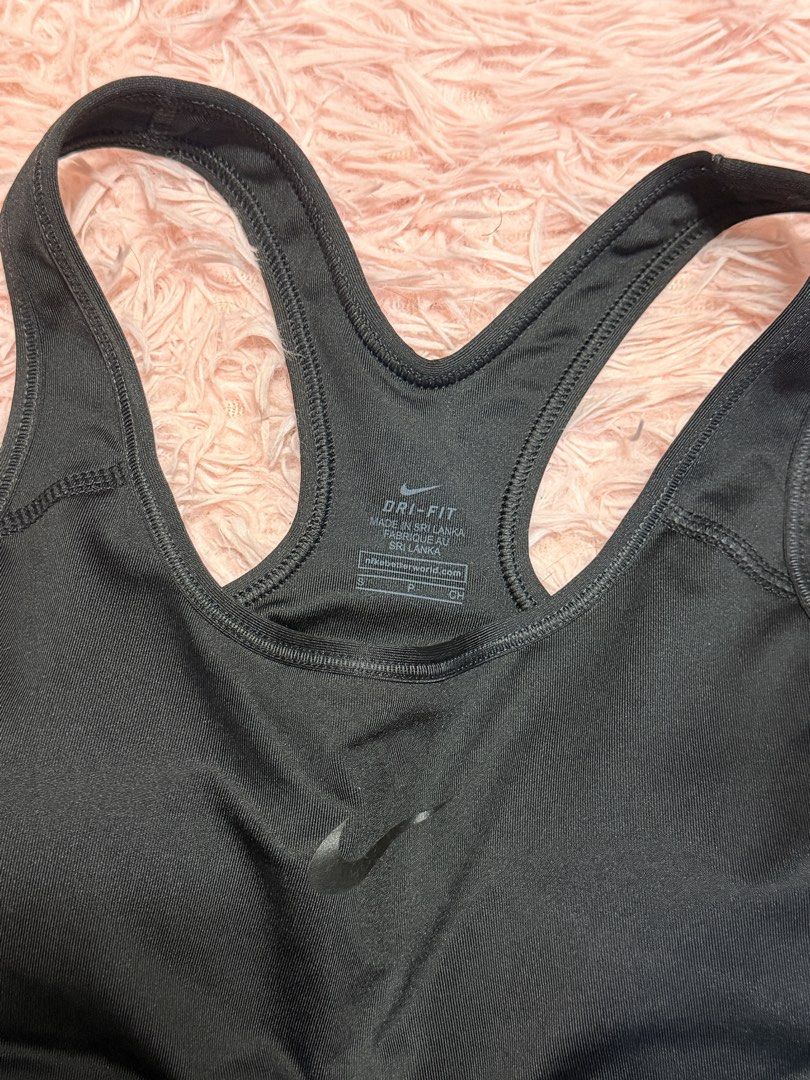 Nike Pro Sports Bra (Category: Activewear) located in Manila. Submitted by beagaela (Listing ID 1461032450, Image 2). Description: - Size S 🌜mop: gcash/maribank 🌜shipping: lalamove/j&t 🌜 loc: sta. mesa, manila.