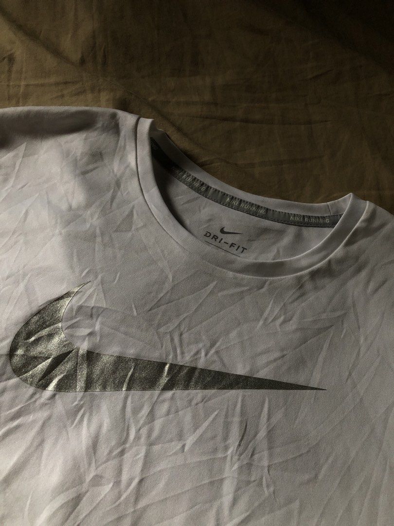 Nike Running Big Swoosh (Category: Activewear) located in Muntinlupa City. Submitted by josh_fitsnfinds (Listing ID 1460966263, Image 2). Description: Big Swoosh logo, for sports activities.