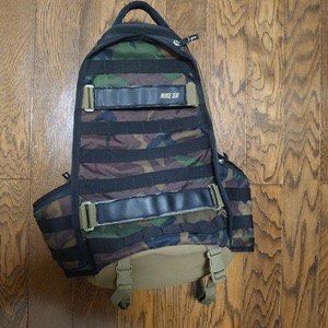 Nike SB Backpack (Category: Backpacks) located in Pasig City. Submitted by alhers.417 (Listing ID 1461022625, Image 2). Description: Bag Has a mesh pocket on the left and right.Also a zippered compartment. The lining is a satin-like material in olive green. Some ribbon trim is visible. Issue: maluwag na garter sa side pocket And natatangal narin yun reflector nya sa harap .
