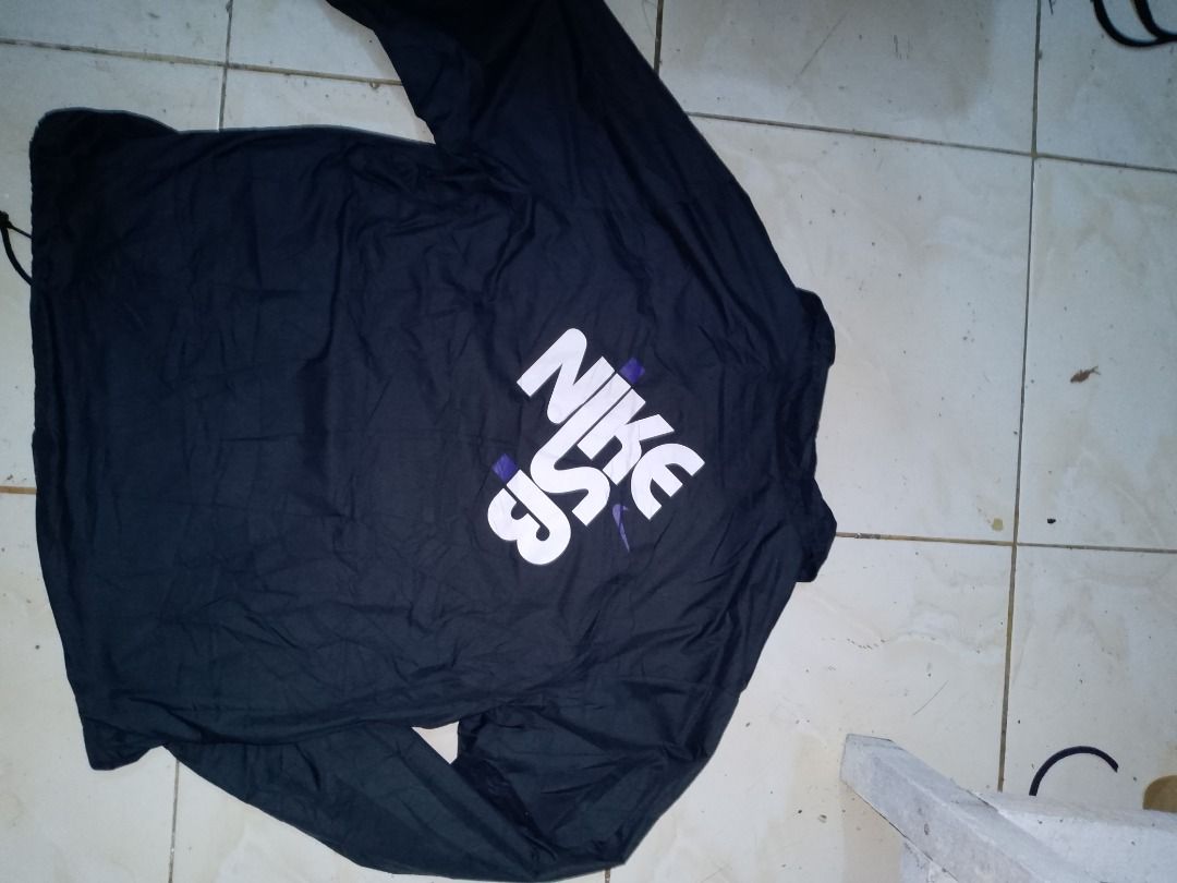 Nike SB Black Coach Jacket XXL (Category: Coats, Jackets and Outerwear) located in Caloocan City. Submitted by akosiwaron_thrift2600 (Listing ID 1460966555, Image 2). Description: - Black Nike SB Coach Jacket - Size XXL - Nike SB logo on front left chest - Large Nike SB graphic on back - Lightweight material, ideal for layering - Made in Indonesia.