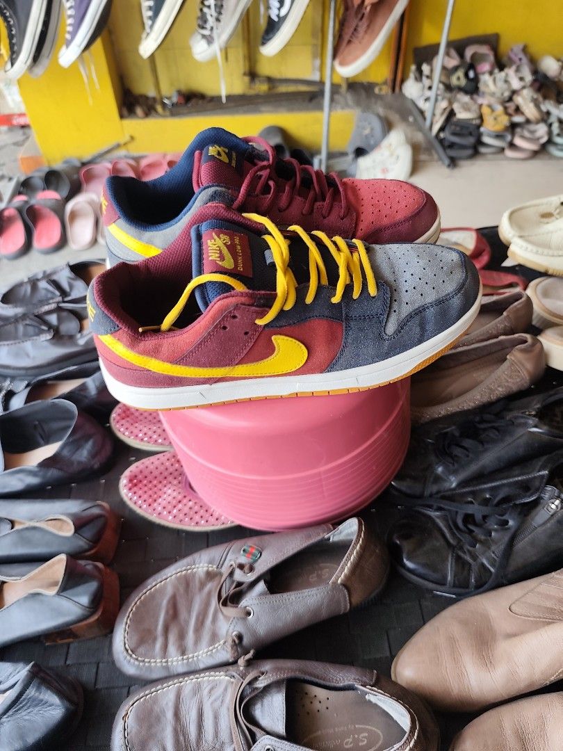 Nike SB dunk low EUR 42 / US 9.5 (Category: Sneakers) located in Davao. Submitted by zl_preloved_shop (Listing ID 1461085668, Image 2). Description: .