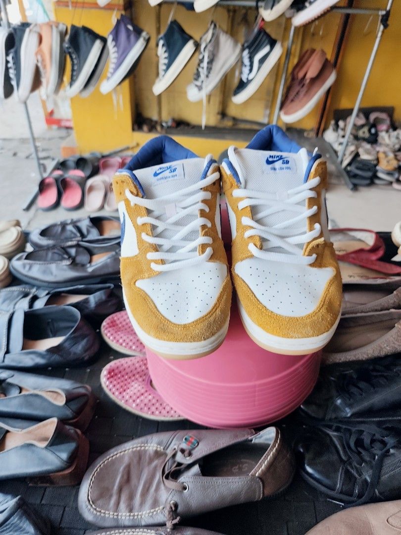 Nike SB dunk Low EUR 43 / US 9.5 (Category: Sneakers) located in Davao. Submitted by zl_preloved_shop (Listing ID 1461086068, Image 1). Description: .