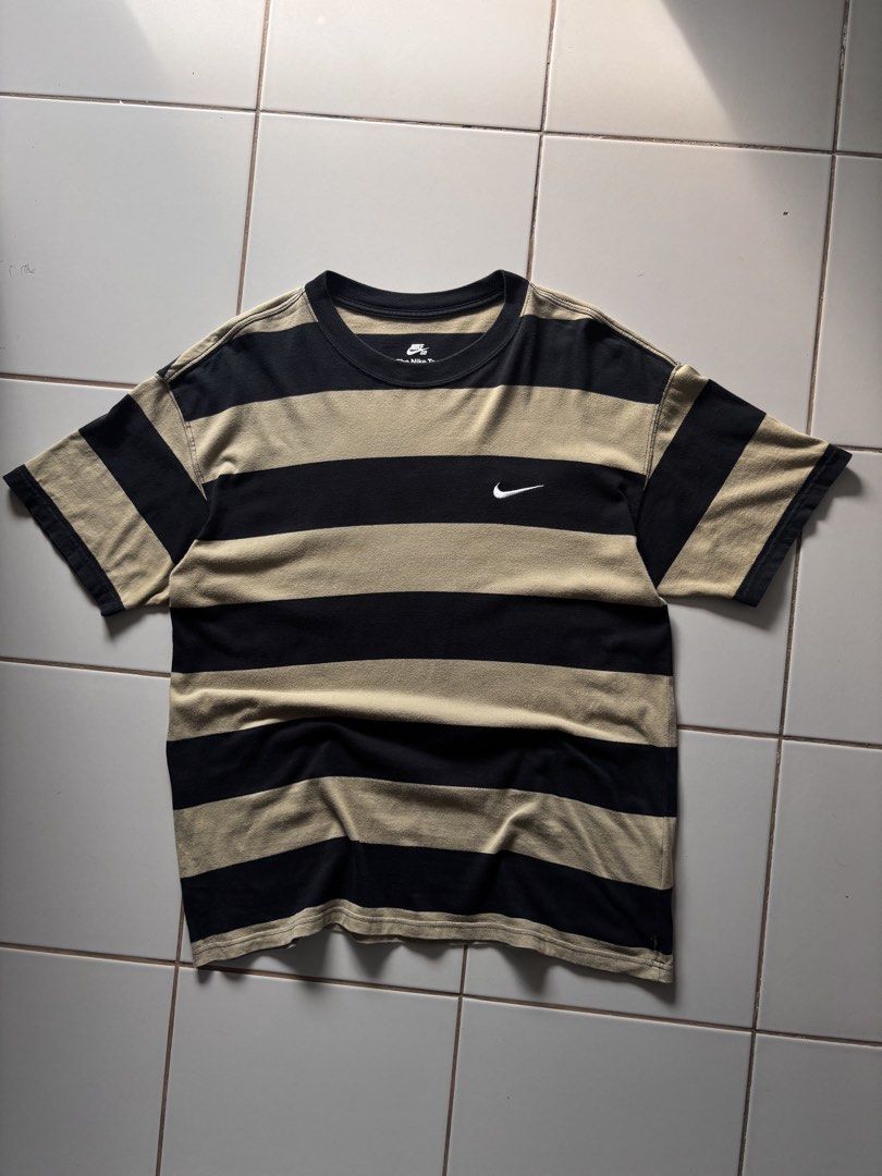 Nike Sb Side Swoosh (Category: Activewear) located in Angeles City. Submitted by daily_thrift_collection (Listing ID 1461052117, Image 1). Description: Excellent to Like new condition 9.5/10 color rate No issue 22x28 .