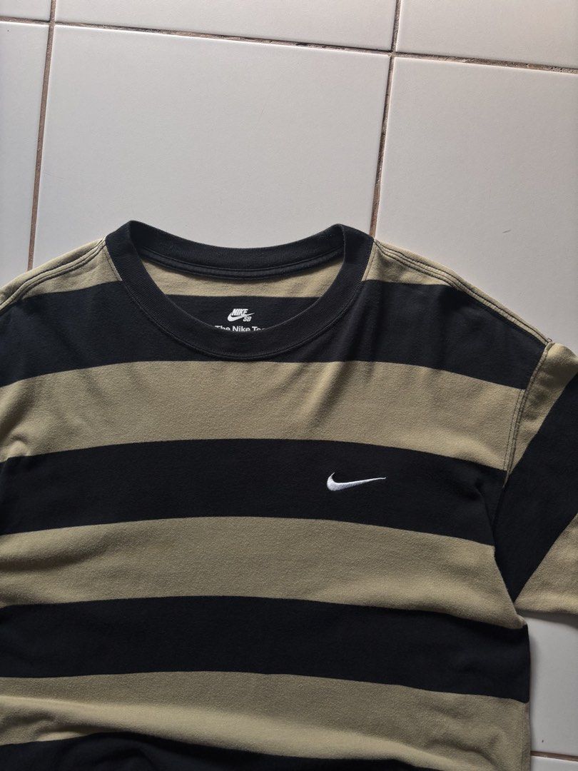 Nike Sb Side Swoosh (Category: Activewear) located in Angeles City. Submitted by daily_thrift_collection (Listing ID 1461052117, Image 2). Description: Excellent to Like new condition 9.5/10 color rate No issue 22x28 .