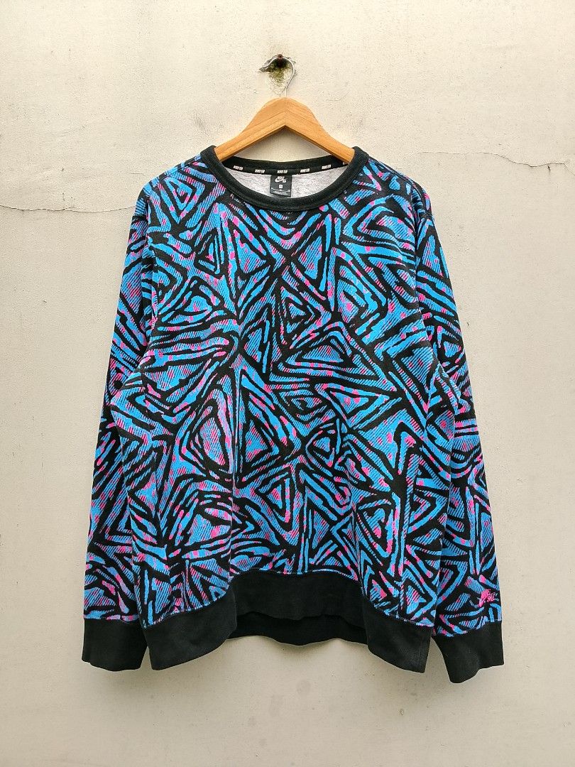 Nike SB Sweater (Category: Coats, Jackets and Outerwear) located in Subic. Submitted by stealo (Listing ID 1460972201, Image 1). Description: Nike SB Sweater XL (26/29.5) Excellent 450 J&T Gcash Olongapo City.
