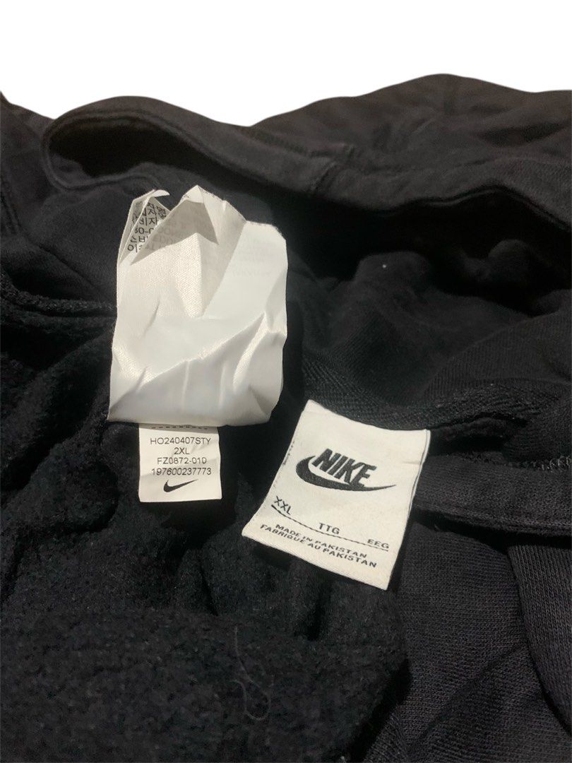Nike Spellout (Category: Coats, Jackets and Outerwear) located in Manila. Submitted by lyf_7hrift (Listing ID 1460952326, Image 3). Description: Nike Spellout Hoodie P750 27L 25W Dimes 10/10 Color Rate Asnew Condition.