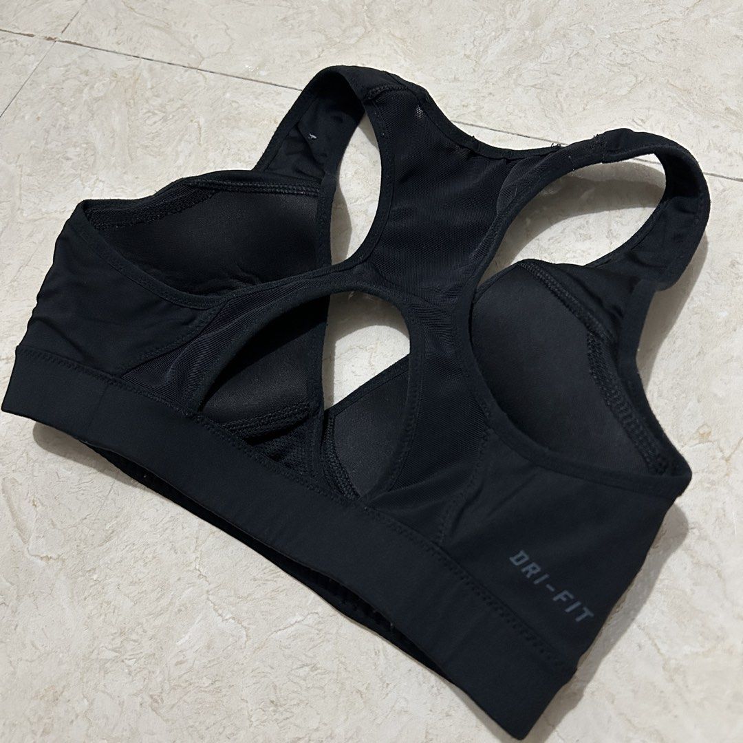Nike Sports Bra (Category: Activewear) located in Calamba. Submitted by thingsilovedd (Listing ID 1461031243, Image 3). Description: .