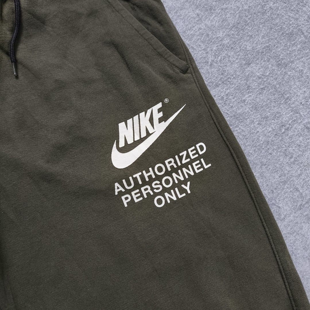 Nike Sportswear Jogger Pants (Category: Baby Monitors) located in Manila. Submitted by shykes_26 (Listing ID 1460971044, Image 3). Description: Dimensions: Waist - 28-34 (M on tag) Length - 37.5 Thigh - 12.5 Leg open - 4 Issues: None.