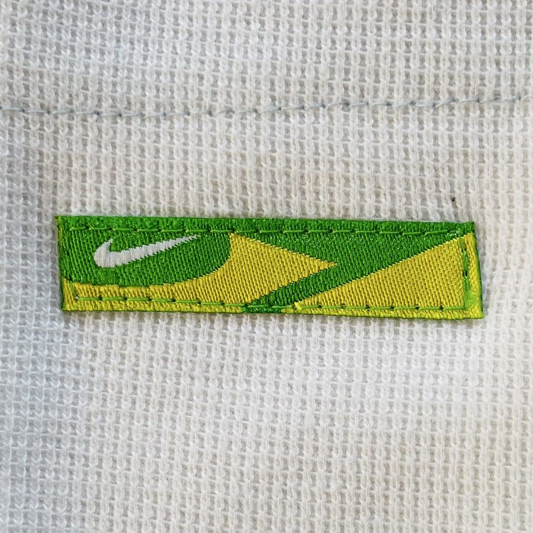 Nike T-Shirt Size M (Category: Tshirts & Polo Shirts ) located in Bato. Submitted by pandadada01 (Listing ID 1461018362, Image 3). Description: - Light grey Nike t-shirt - White accents on sides and sleeves - Features a chest pocket - Made in the Philippines - 100% Cotton material - Ideal for casual wear.