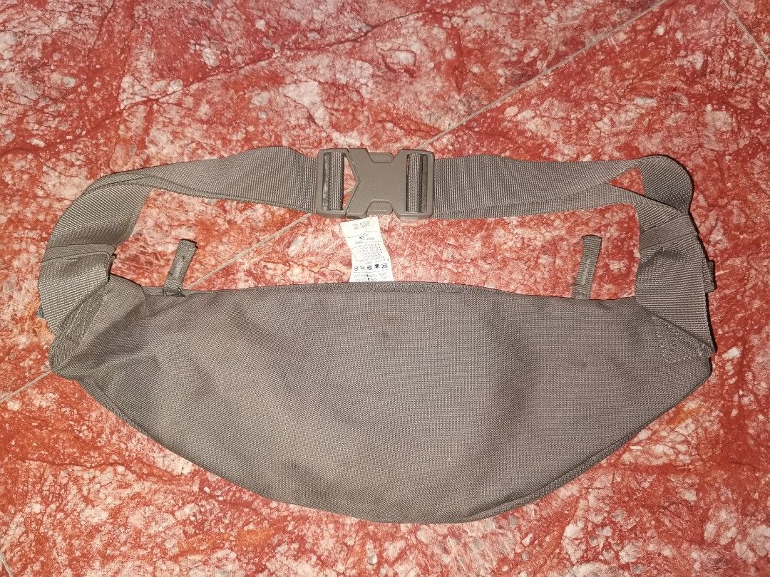Nike Waist Bag Fanny Pack (Category: Belt bags, Clutches and Pouches) located in Caloocan City. Submitted by cooldudeszion (Listing ID 1460968145, Image 3). Description: - Grey Nike waist bag - Main zippered compartment - Inner mesh pocket - Adjustable strap with buckle closure - Ideal for keeping essentials handy - Great for travel or everyday use Almost new What you see is what you get North caloocan Brgy 176 09325825702 #TnxAdminGodbless .