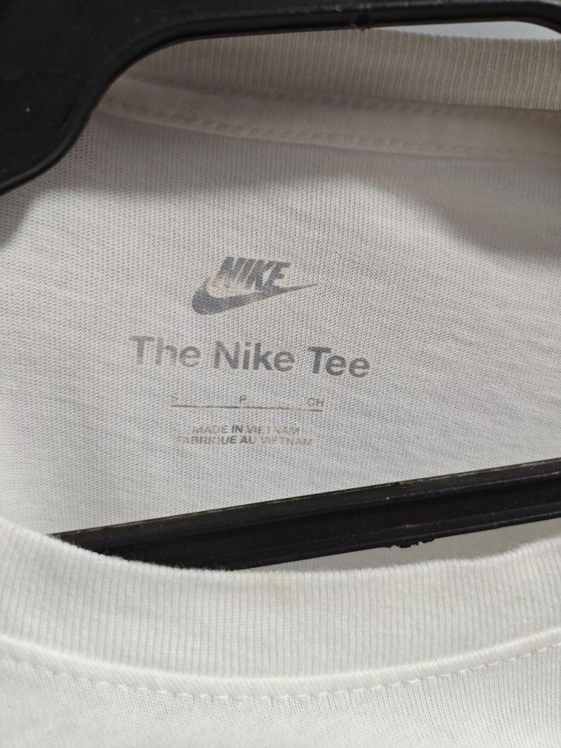 Nike White Classic Men Tshirt (Category: Tshirts & Polo Shirts ) located in Baguio. Submitted by jayjay_apparel01 (Listing ID 1461039457, Image 2). Description: Nike White Classic Men Tshirt Color Rate 9.5/10 Flaw Stain Complete Tags No Crackprints Cotton Tela Machine Washed Size Small To Medium Dimes 19 Width 26 Length Price P299.