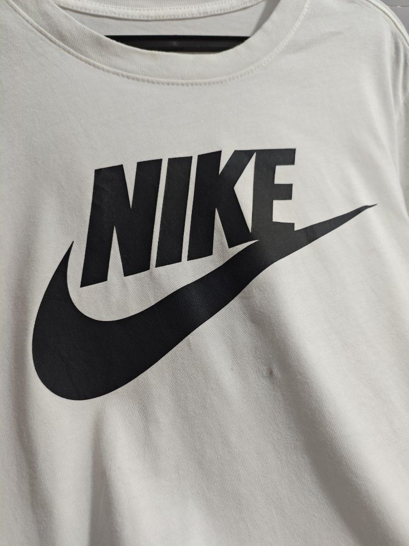 Nike White Classic Men Tshirt (Category: Tshirts & Polo Shirts ) located in Baguio. Submitted by jayjay_apparel01 (Listing ID 1461039457, Image 3). Description: Nike White Classic Men Tshirt Color Rate 9.5/10 Flaw Stain Complete Tags No Crackprints Cotton Tela Machine Washed Size Small To Medium Dimes 19 Width 26 Length Price P299.