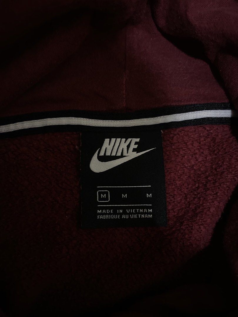 Nike windbreaker jacket (Category: Coats, Jackets and Outerwear) located in Nagcarlan. Submitted by nsh.c (Listing ID 1461078532, Image 3). Description: Excellent condition Cr:9.7/10 Size M-L boxy fit No issue .