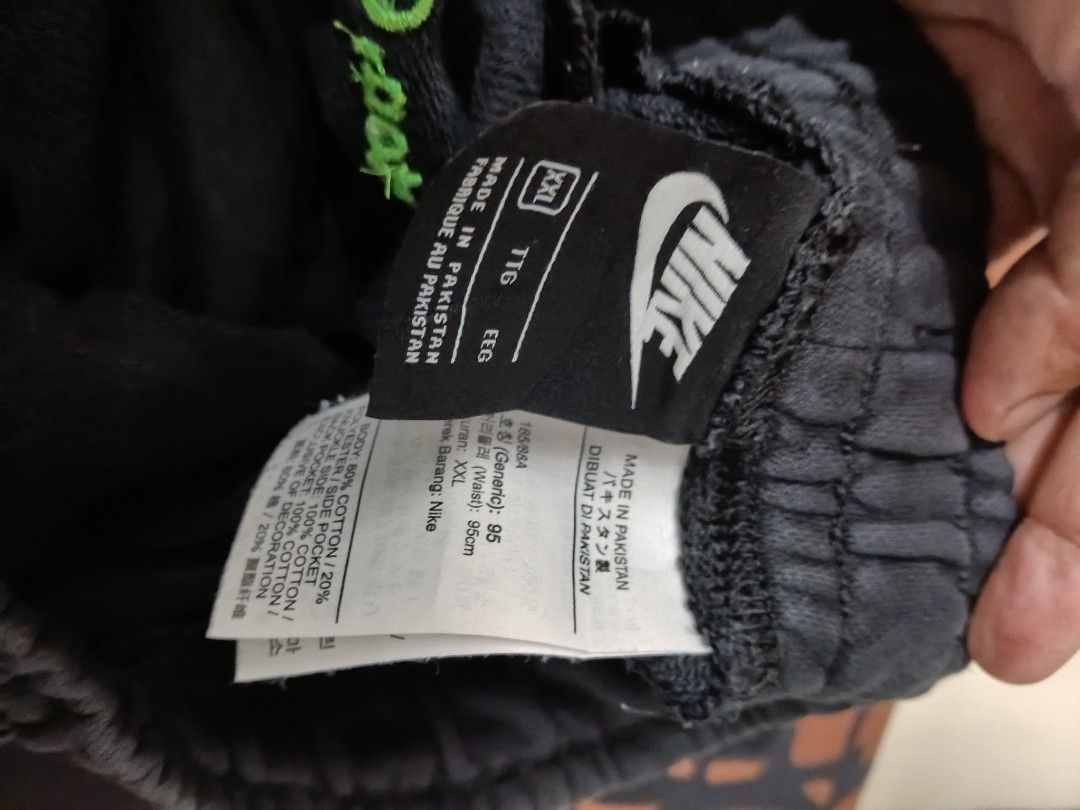Nike World Tour Graphic Shorts (Category: Shorts) located in Caloocan City. Submitted by arielagost83627 (Listing ID 1461021772, Image 3). Description: - Black Nike shorts - World Tour graphic on back - Smiley face graphic on side - Made in Pakistan - Great for casual wear Color Rate: 9.5/10 Dimes: 19x34 Issue: None Excellent Condition.