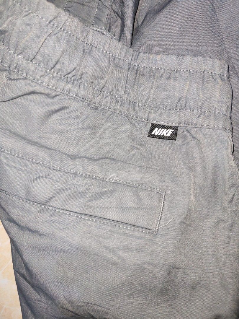 Nike woven jogger (Category: Joggers) located in Cotabato. Submitted by rayhan.thriftee (Listing ID 1461044230, Image 3). Description: Nike woven Jogger 33-36 waistline 40 length excellent condition no issue location cotabato city.