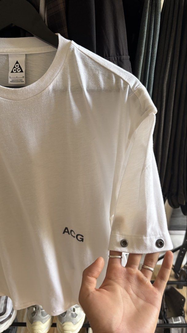 NikeLab ACG SS18 Variable T-Shirt (Category: Tshirts & Polo Shirts ) located in Calamba. Submitted by stockpiled.ph (Listing ID 1460933674, Image 3). Description: Size: S on tag Chest: 22.5” Length: 26.5”.