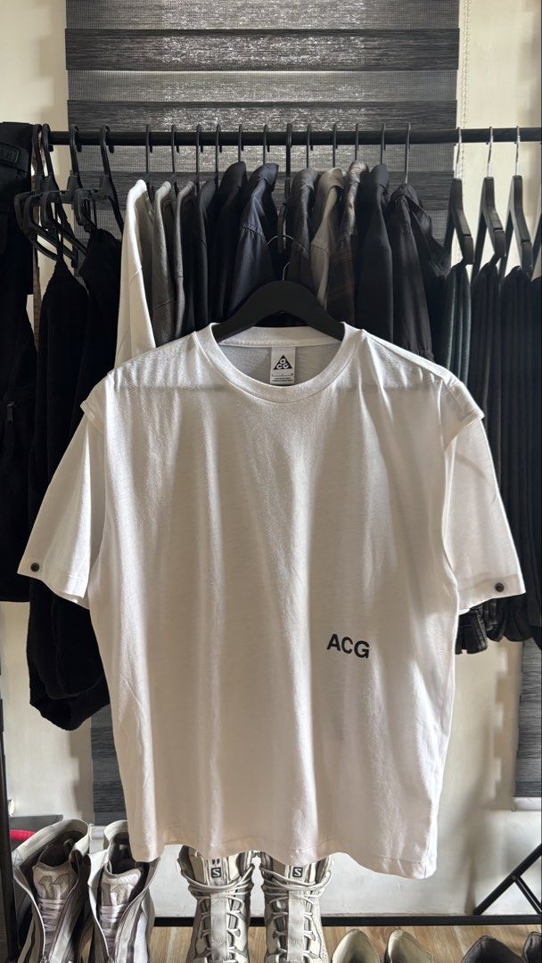 NikeLab ACG SS18 Variable T-Shirt (Category: Tshirts & Polo Shirts ) located in Calamba. Submitted by stockpiled.ph (Listing ID 1460933674, Image 1). Description: Size: S on tag Chest: 22.5” Length: 26.5”.