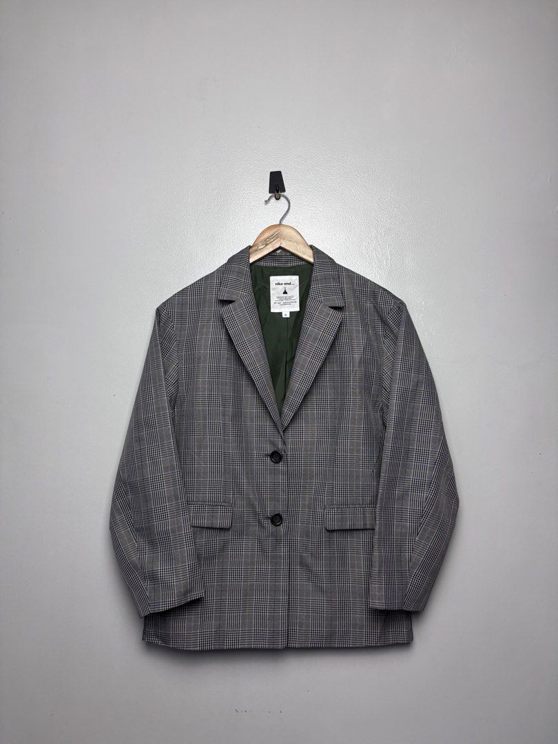 Niko And…. Plaid Pattern Single Breasted Blazers. (Category: Luxury Apparel) located in Bacoor. Submitted by jewa333 (Listing ID 1461033282, Image 1). Description: Niko And…. Plaid Pattern Single Breasted Blazers. Medium on tag. Dimes: Length 28” Width 19.5” Shoulder 17.5” Sleeves 21.75” Pristine condition Issue: None. 🏷️1,650 only. 📥📥📥.