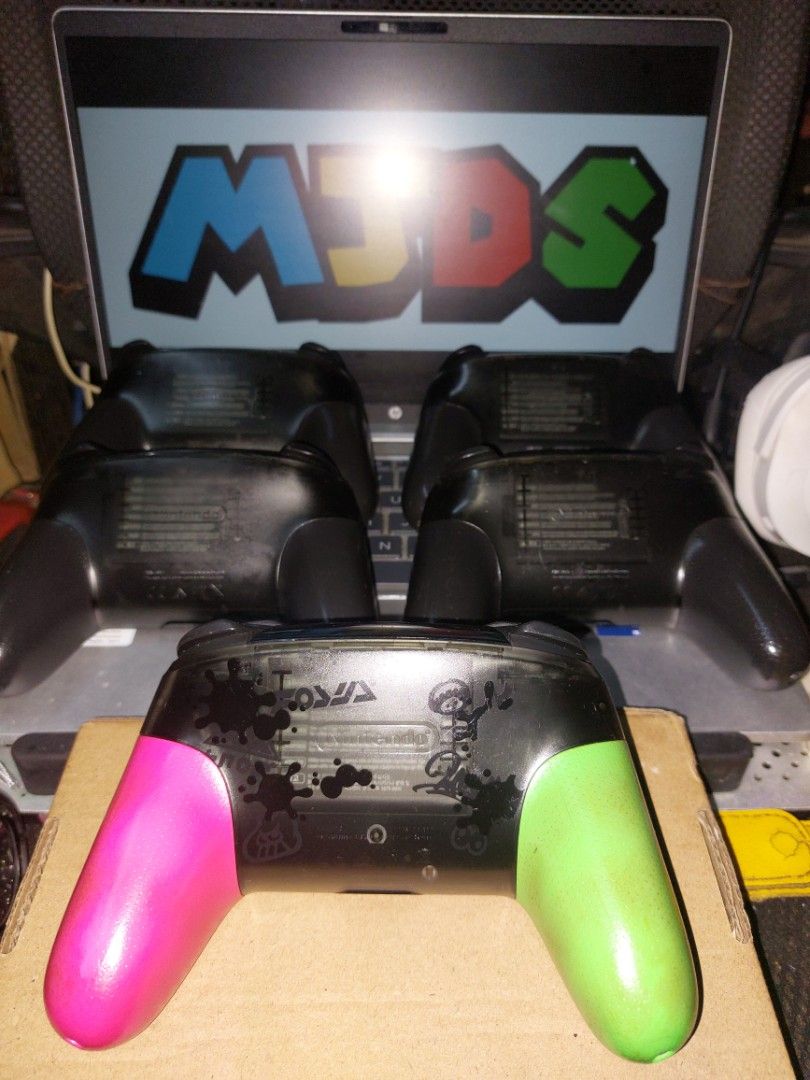 Nintendo Switch Pro Controllers (4x Black, 1x Splatoon Edition) (Category: Controllers) located in Quezon City. Submitted by kushala140 (Listing ID 1460943734, Image 2). Description: Nintendo Switch ProCon Official/Original Tested Working Conditions Black 1500 each Splatoon 1800 Good All Buttons Good Analogs Good Batteries Good Charging Good Wireless Good Amiibo Reader Good Vibrations Controllers only Check out pictures for more details Test2sawa