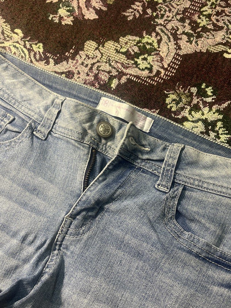 No Boundaries Light Wash Denim Shorts Size 9 (Category: Shorts) located in Manila. Submitted by sennisen (Listing ID 1461100608, Image 2). Description: - Light wash denim shorts - Brand: No Boundaries - Features cuffed hems - Button and zip closure - Classic five-pocket styling - Made in Indonesia - Ideal for casual wear.