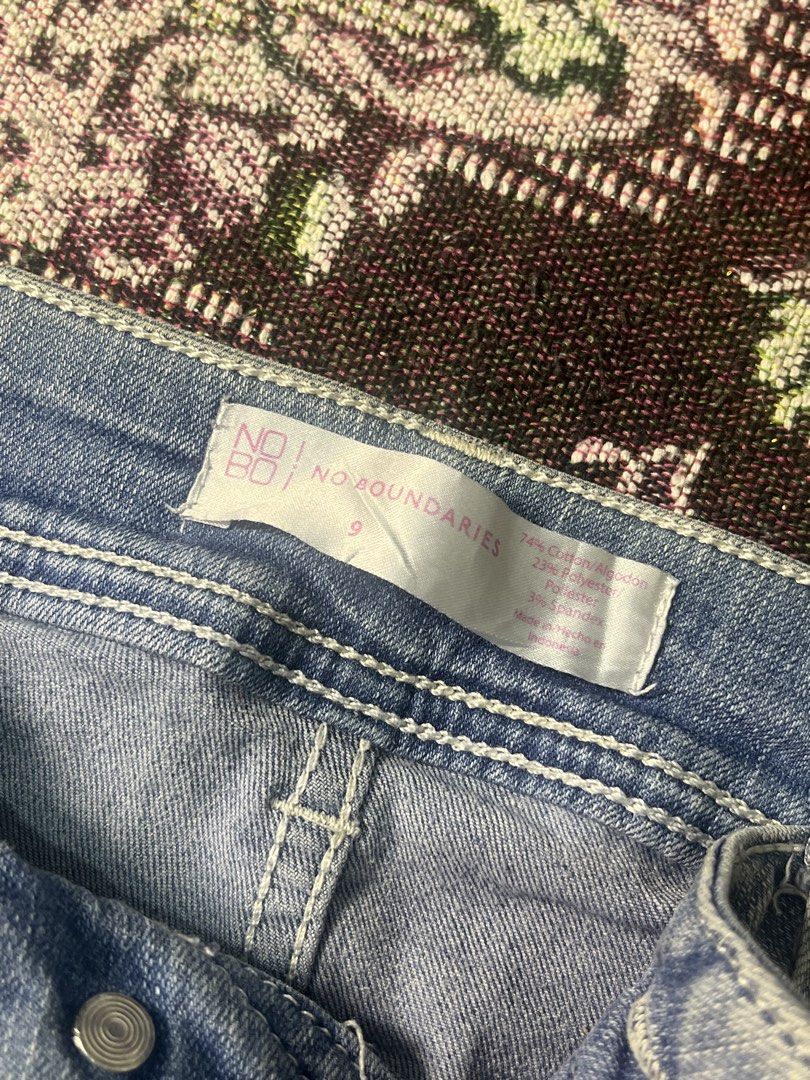No Boundaries Light Wash Denim Shorts Size 9 (Category: Shorts) located in Manila. Submitted by sennisen (Listing ID 1461100608, Image 3). Description: - Light wash denim shorts - Brand: No Boundaries - Features cuffed hems - Button and zip closure - Classic five-pocket styling - Made in Indonesia - Ideal for casual wear.