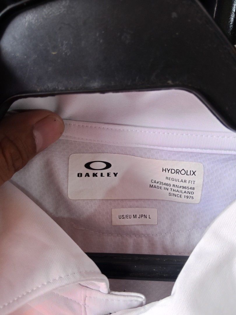Oakley (Category: Activewear) located in Manila. Submitted by aeronroy4577085 (Listing ID 1460987514, Image 3). Description: .