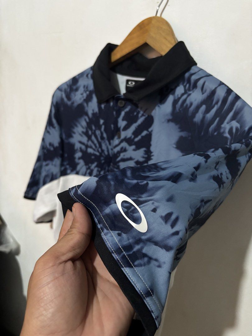 Oakley Rubber Logo Colorblock Poloshirt (Category: Tshirts & Polo Shirts ) located in Subic. Submitted by thriftpoison (Listing ID 1460954067, Image 2). Description: Oakley Rubber Logo Colorblock Poloshirt xlarge length 30 width 22 lightly used need wash .