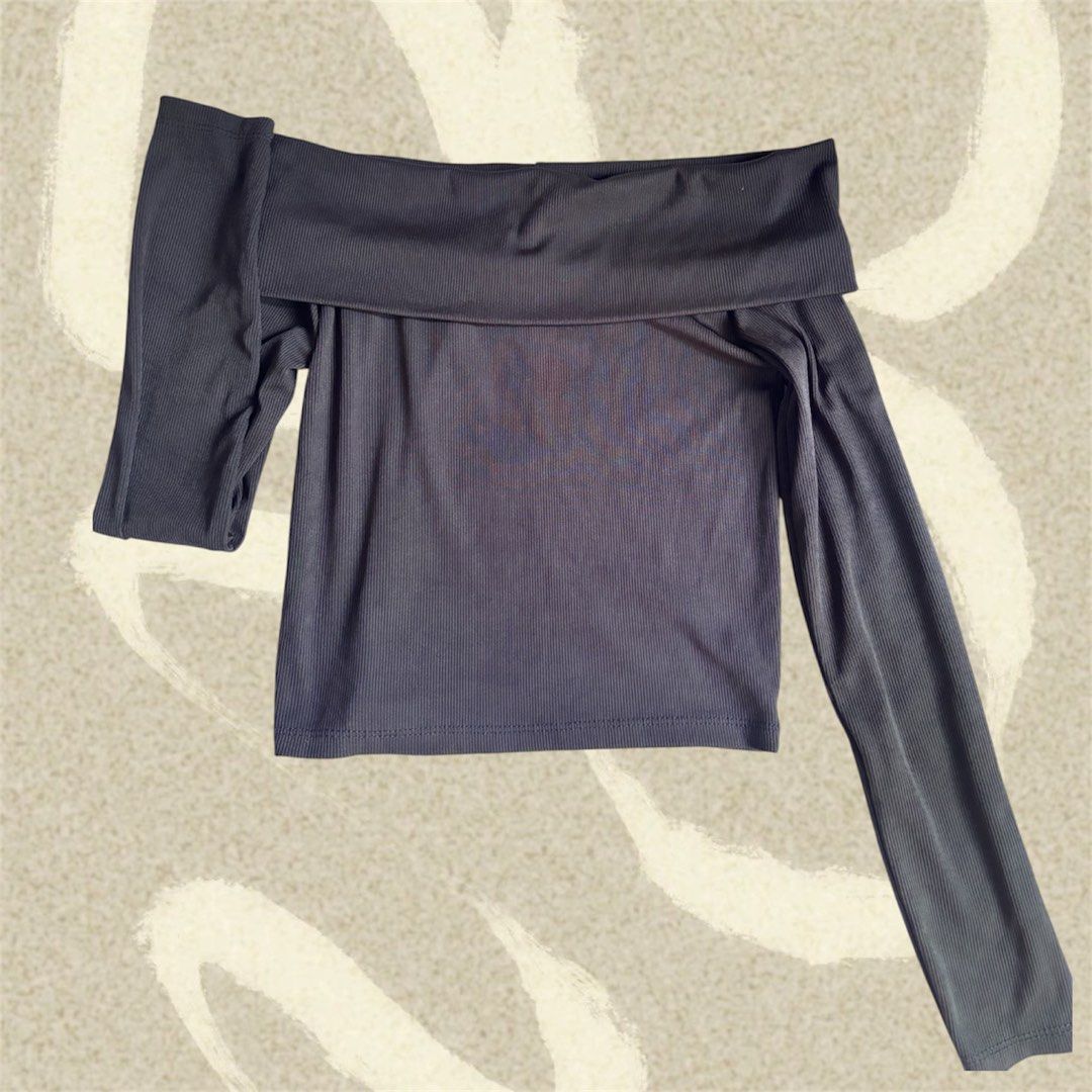OFF SHOULDER LONG SLEEVES TOP (Category: Longsleeves) located in Subic. Submitted by shop.solana (Listing ID 1461026390, Image 1). Description: Xs to Small.