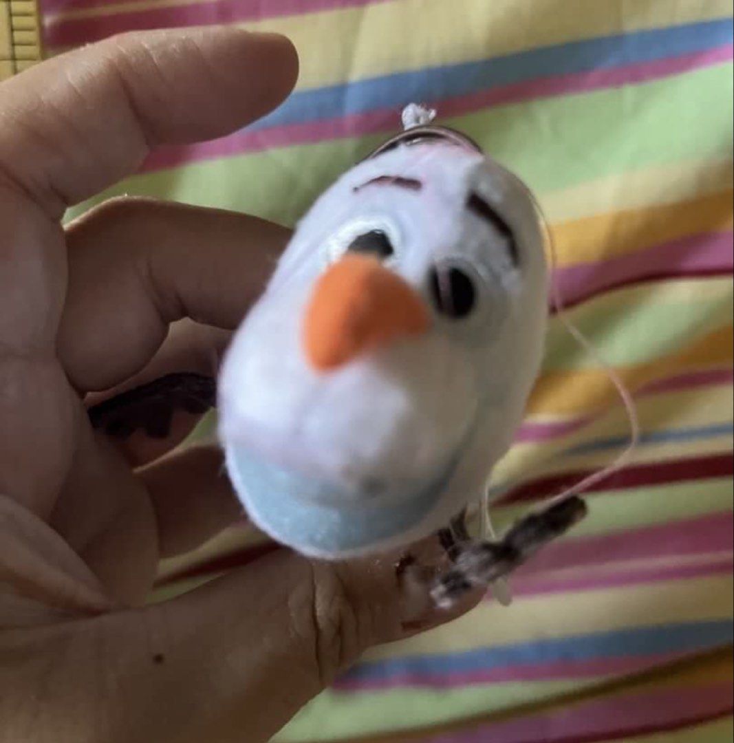 Olaf bag charm #3 (Category: Character Goods) located in Paranaque City. Submitted by bonsaiart (Listing ID 1461085553, Image 2). Description: Pre owned Good condition 100+sf Payment via GCASH or paymaya No to meetup No to cop / cod Shipping via j&t only No breaking of set or bundle.