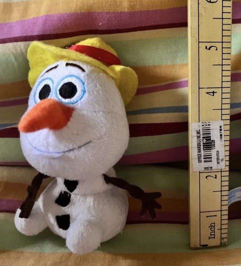 Olaf w yellowHat plush (Category: Plushies & Soft Toys) located in Paranaque City. Submitted by bonsaiart (Listing ID 1461085000, Image 3). Description: Pre owned Good condition 230+sf Payment via GCASH or paymaya No to meetup No to cop / cod Shipping via j&t only No breaking of set or bundle.