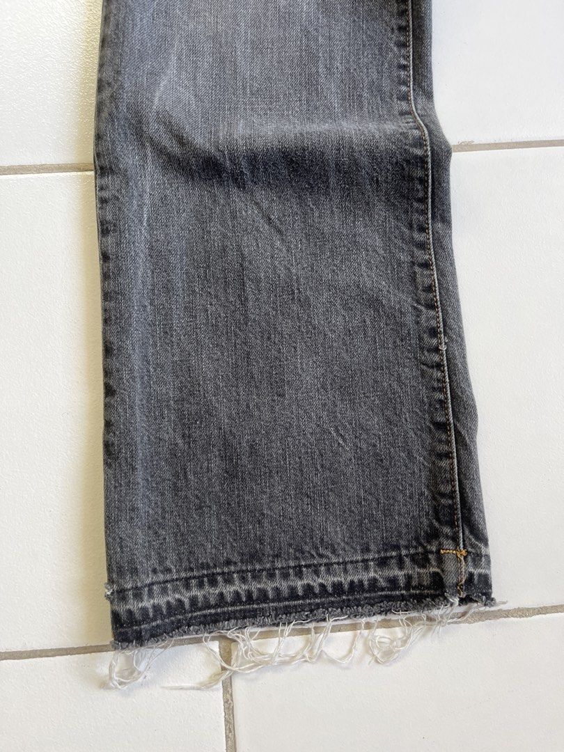 Old Navy Boot Cut Grey Denim (Category: Jeans) located in Cebu City. Submitted by solarsyst3m (Listing ID 1460950837, Image 3). Description: Nice washed boot cut grey denim wit da frayed hems, yeah these babies will stack nicely 🔥😳🙏 Size says 31x30 but waist fits more on the slimmer side so ill say it’s 30 Waist: 30 approx Inseam: 28 approx Outseam: 39 approx +SF.