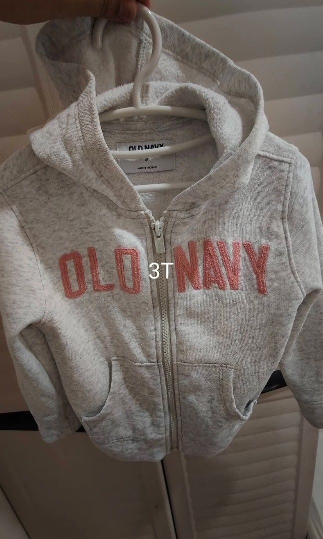 Old Navy Grey Sweatshirt 3 Years (Category: Babies & Kids Fashion) located in Caloocan City. Submitted by luckybunny_8888 (Listing ID 1460976659, Image 1). Description: - Brand: Old Navy - Size: 3 Years - Color: Grey - Material: 52% Cotton, 48% Polyester - Origin: Made in Vietnam - Care: Machine wash cold gentle cycle, tumble dry low. (See full care instructions on tag).